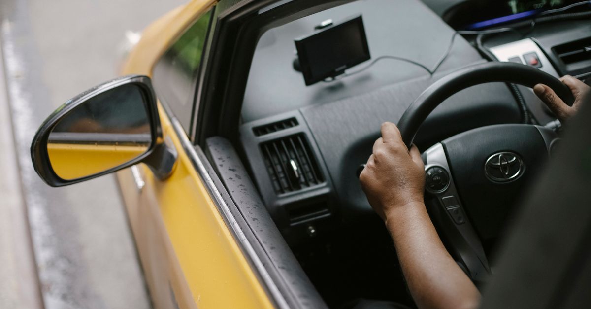 Requisitos de Auto para Uber en México 2026: Modelos Aceptados, Documentos y Proceso de Alta