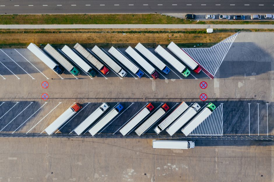 Imágenes de Transporte Terrestre: La Guía para que tu Flotilla se Vea (y se Gestione) Como los Grandes